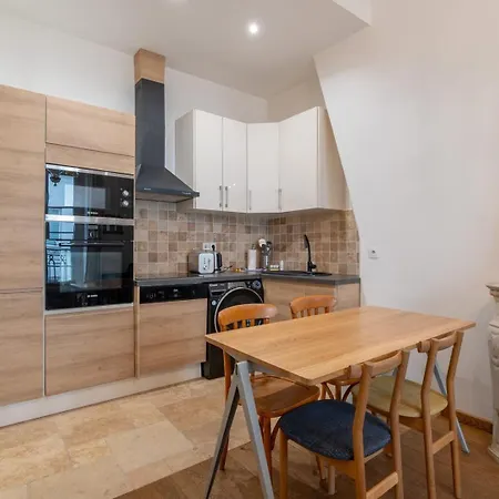 Parisian Elegance - Refined 1bd In Le Marais Апартаменты Париж