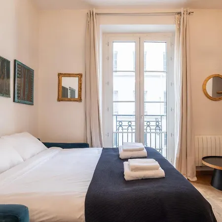 Parisian Elegance - Refined 1bd In Le Marais Париж