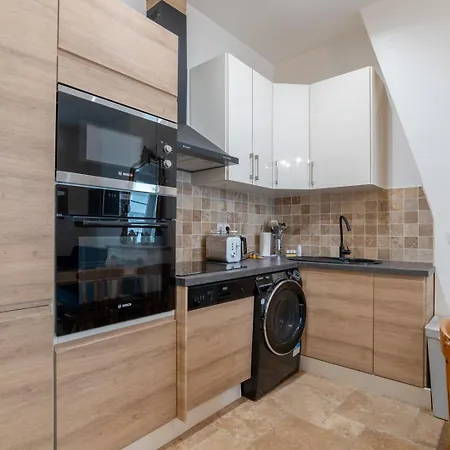 Parisian Elegance - Refined 1bd In Le Marais *