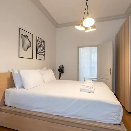 Parisian Elegance - Refined 1bd In Le Marais *