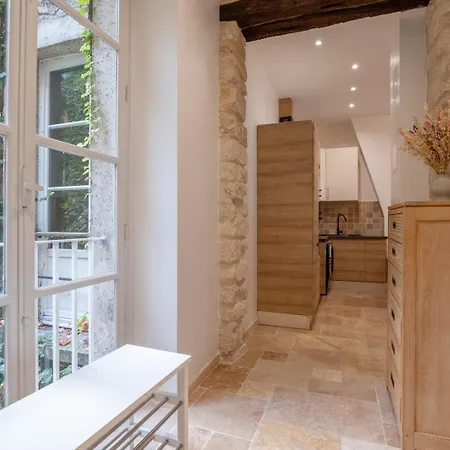 Апартаменты Parisian Elegance - Refined 1bd In Le Marais *