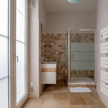 Parisian Elegance - Refined 1bd In Le Marais Париж