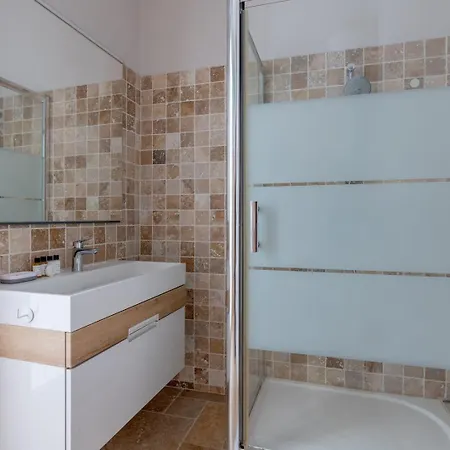 Parisian Elegance - Refined 1bd In Le Marais