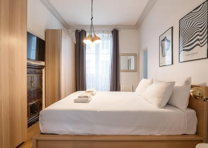 Apartment Parisian Elegance - Refined 1bd In Le Marais Paris