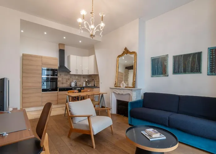 Parisian Elegance - Refined 1bd In Le Marais Apartment