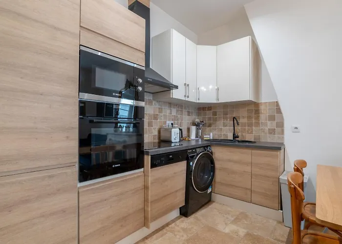 Parisian Elegance - Refined 1bd In Le Marais *