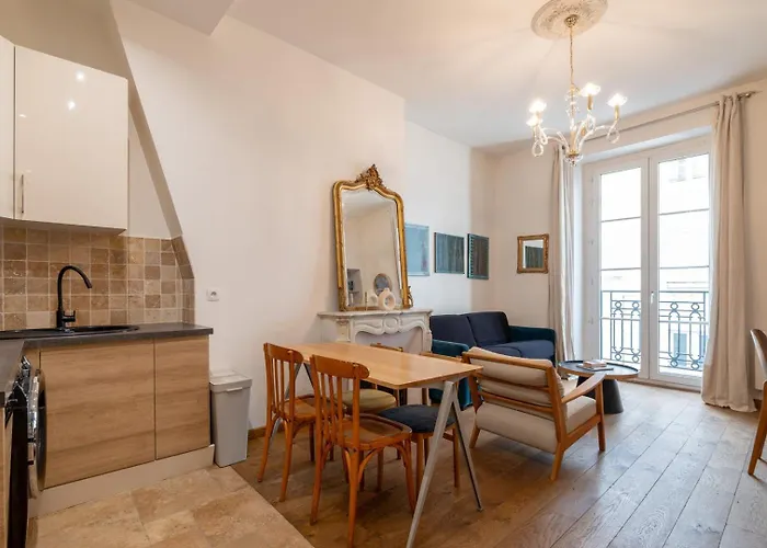 Apartment Parisian Elegance - Refined 1bd In Le Marais