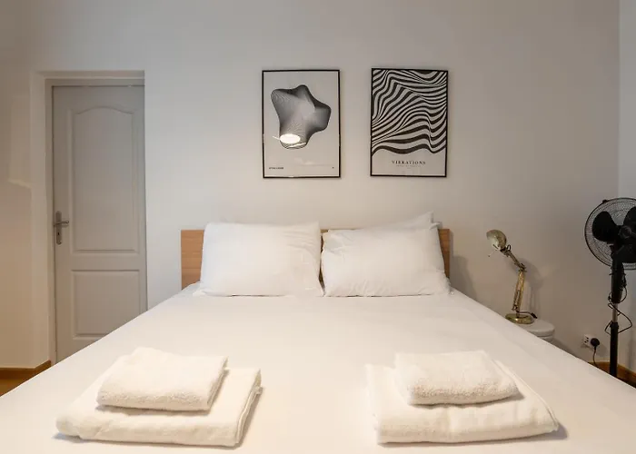 Apartment Parisian Elegance - Refined 1bd In Le Marais Paris