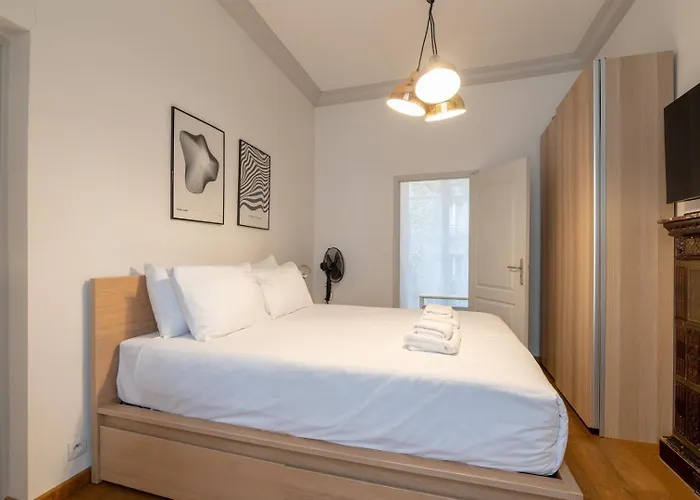 Parisian Elegance - Refined 1bd In Le Marais *