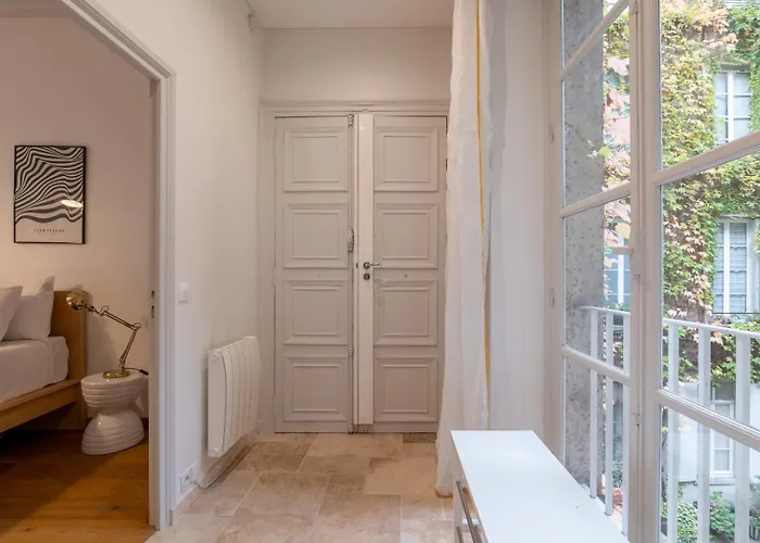 Parisian Elegance - Refined 1bd In Le Marais