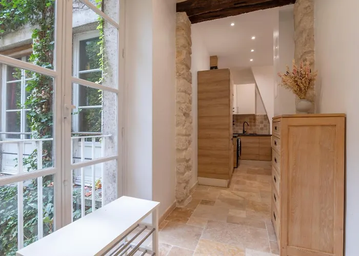 Apartment Parisian Elegance - Refined 1bd In Le Marais *