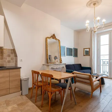 Apartment Parisian Elegance - Refined 1bd In Le Marais