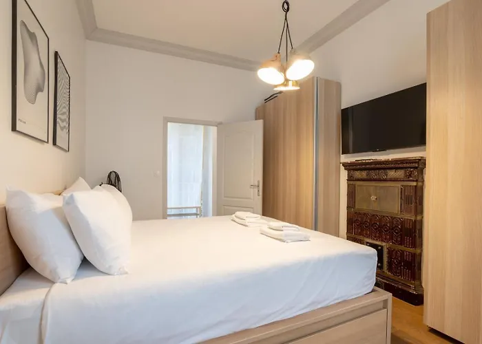 Parisian Elegance - Refined 1bd In Le Marais Apartment *